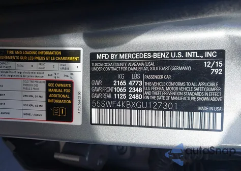 2016 Mercedes-Benz C 300 4Matic z USA, uszkodzony, nr VIN 55SWF4KBXGU127301